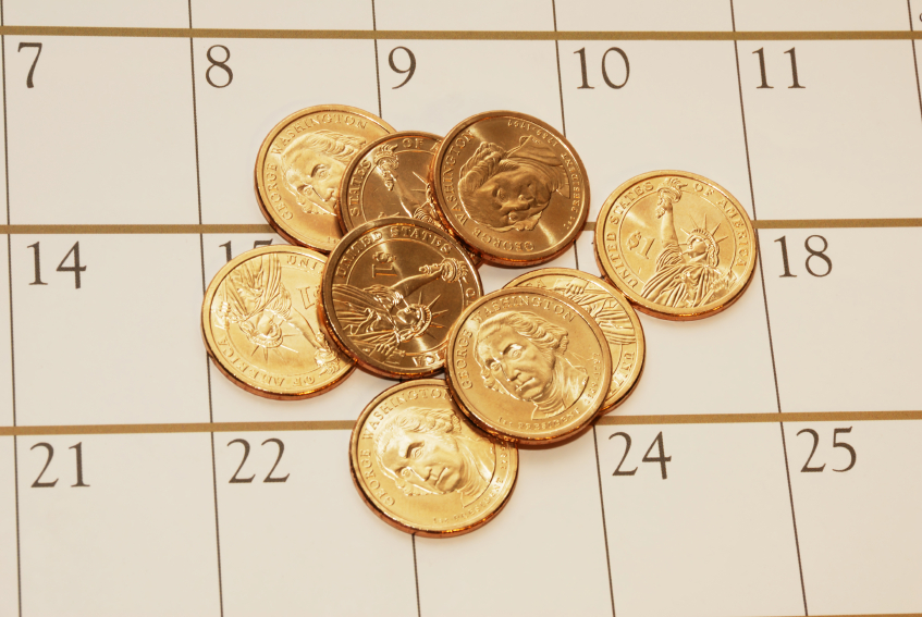 ¿Ahorrar lo que sobra a fin de mes, o ahorrar antes de que no sobre nada?