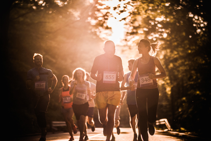 Copiar o batir al mercado: éstas son las claves para decidirte, por activa o por pasiva