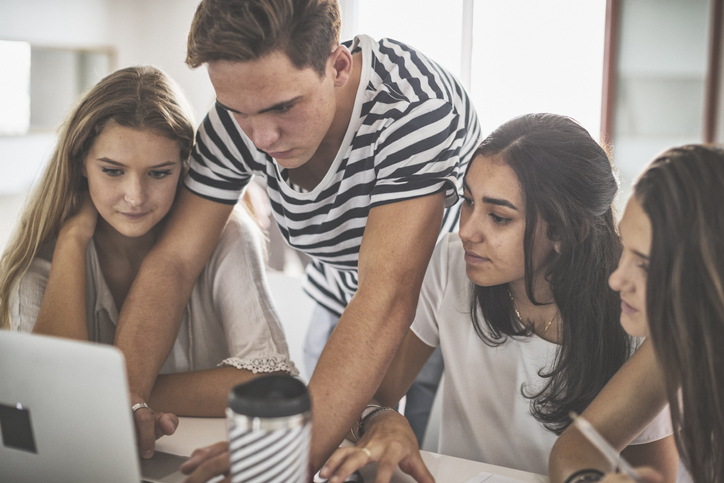 ¿Cómo afectan el déficit y la deuda a las generaciones futuras?