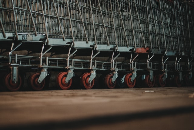 Tu comportamiento en el supermercado delata en qué derrochas