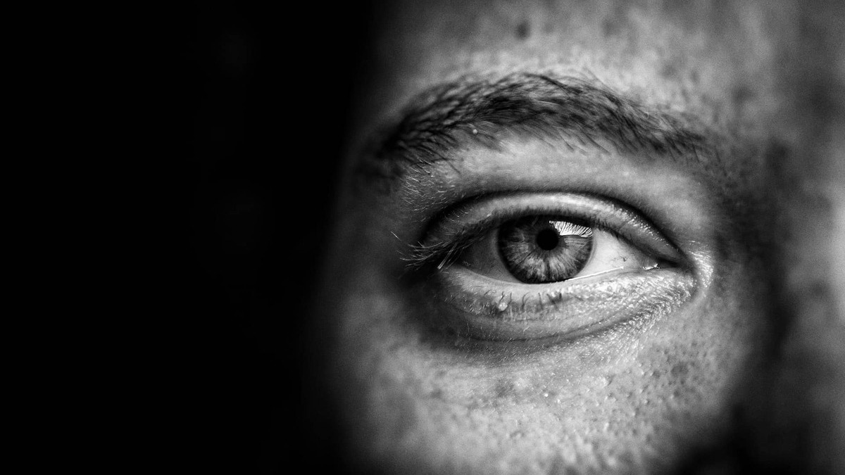 Sesgos financieros: errores de percepción que afectan a su economía 