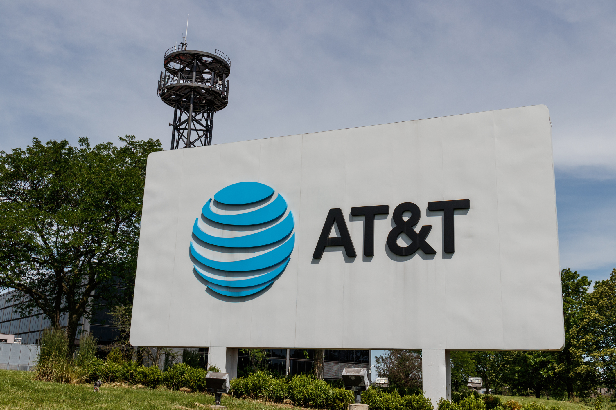 AT&T cumplió todos sus objetivos de 2024