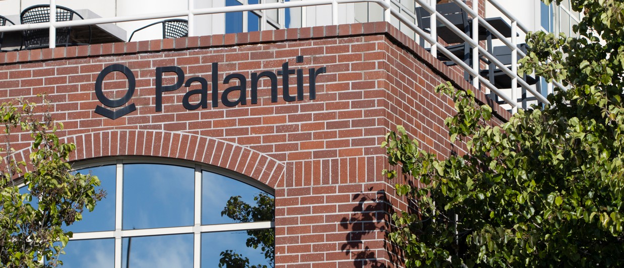 Palantir supera las previsiones y sube con fuerza